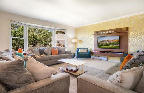 Mid-Century Mod - 7 BR Sleeps 22 - Hot Tub & Game Room - Foto 3