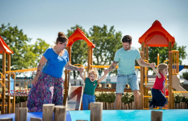 Chalet Aqua in Netherlands With Veranda - Photo 5