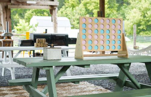 Meadow View Romantic Nature Stay w Barn, Outdoor Tub and Sauna - Foto 37