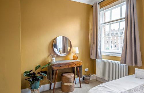 Stylish City Apartment Sleeps 6 - Foto 17