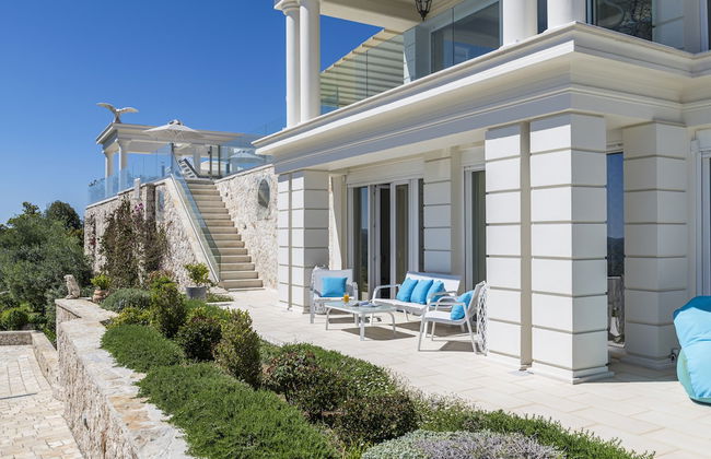 Villa Monte Leone by Konnect with Pool, Hot Tub, Spa Room & Stunning Seaview - Photo 17