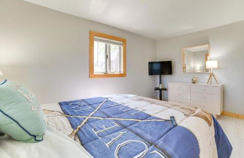 Houghton Lake Cottage with Patio Walk to Waterfront - Photo 13