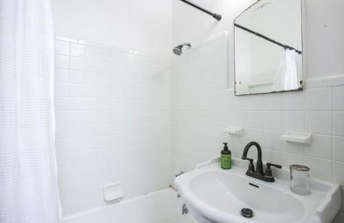 Updated Bourbon Street Condo with Smart TVs! - Foto 18