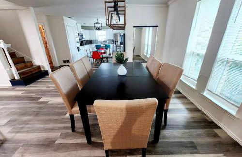 Newly remodeled 5BR 3BA w/pool 16 ppl - Photo 36