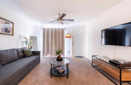 SoLa OASIS 2BR King Suite, Fully Stocked kitchen, Pool & Gym - Foto 21