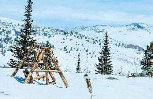 Red-tail Roundhouse at 22 West Cabins and Recreation - Foto 2