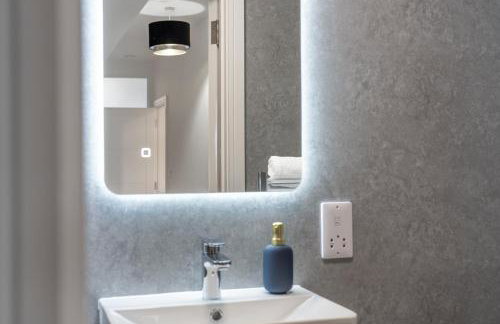 Modern Stylish 2 bedroom apartment in the heart of Potters Bar - Foto 17