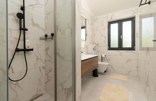 Modern 300m2 Villa - King Beds & Leisure Zone - Foto 39