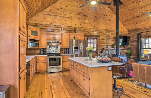 Luxe Cabin with Hot Tub on 5 Acres in Pearcy! - Foto 7
