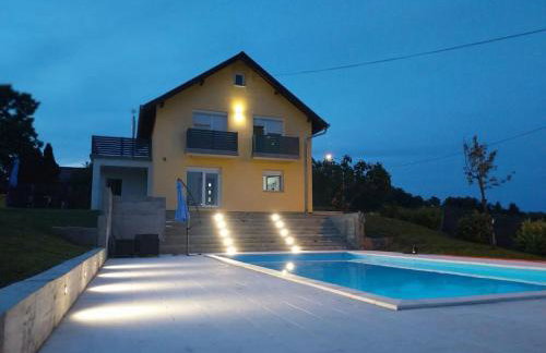 Familyway Croatia Kids Friendly Family villa with privat Pool 50 m2 Slavonski Brod - Foto 15