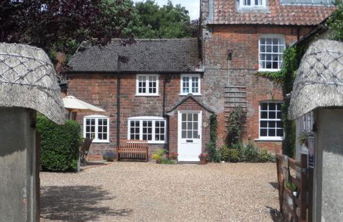 Stunning 3 bedroom 3 bath self catering cottage nr Stonehenge, Longleat, Avebury and Bath - Foto 1