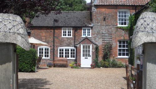 Stunning 3 bedroom 3 bath self catering cottage nr Stonehenge, Longleat, Avebury and Bath - Foto 1