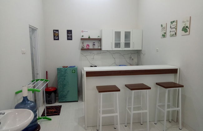 Omah Bondi Family Homestay by FH Stay - Foto 23