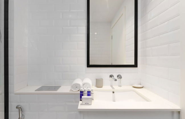 Maison Privee - Modern & Panoramic Sea View Apt on Al Reem Island - Photo 13