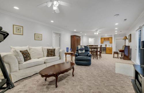 LakeFront | HotTub | Dock | 4BD4.5BA | FreeParking - Foto 45