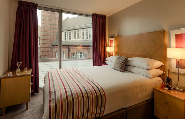 PREMIER SUITES Liverpool - Photo 11