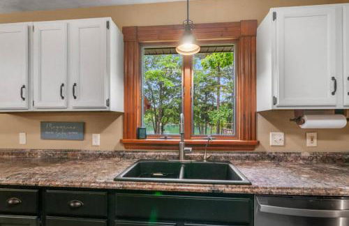 Lakeside Getaway includes Hot Tub pet friendly - Foto 6