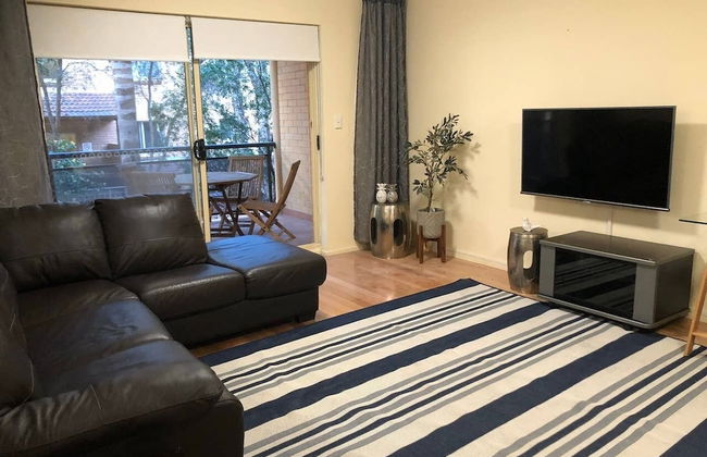 Escape to Strathfield for 8 guests - Photo 1