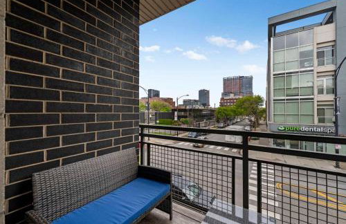 1 Free Parking Gym Balcony Sleeps 10 - Photo 32