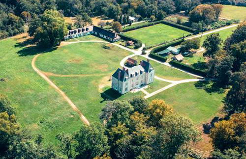 La Breteche-Le château et les dépendances - Photo 2