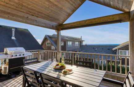 Beachside Retreat w Hot Tub Balcony Dining Blue-Ceiling Charm Sea Cured by AvantStay - Photo 24