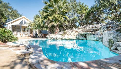 Joyful Cottage Rental for Couples with Poolside Cabana near San Antonio, TX - Foto 5