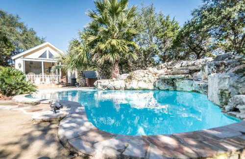 Joyful Cottage Rental for Couples with Poolside Cabana near San Antonio, TX - Foto 5