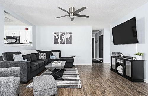 The Cozy Charcoal Cottage - with Garage - Family Friendly - Foto 5