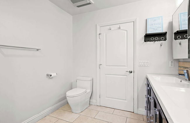 Luxury Estate With Sparkling Pool & Elegant Amenities - Foto 49