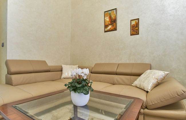 Presidential Apartment In The Old Town Square - Photo 13