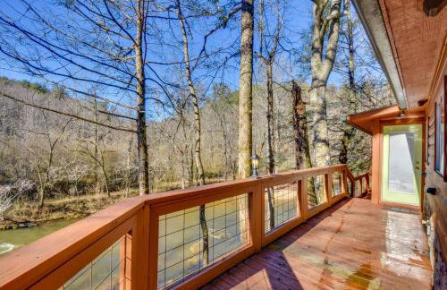 Hot Tub and Fire Pit Riverfront Helen Cabin - Foto 22