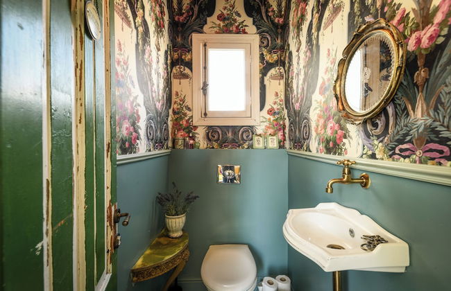 Elegant 1BR Apt w Balcony in the City - Photo 47