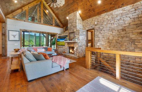 Copperline Lodge - Luxury Creekside Retreat - Creekside Views, Hot Tub, Game Room, Outdoor Fireplaces, Chef Kitchen, Fire Pit - - Foto 10