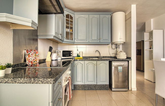 Apartment - Sleeps 4 - Jacuzzi - Terrace - Pool - Photo 4