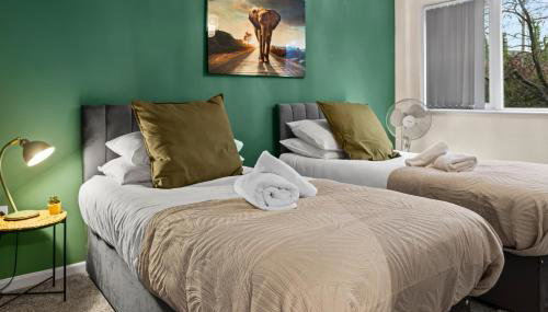 Forest View- Oasis Mural -Didsbury Zen Sleeps 10 - Foto 2, Garden view, storage