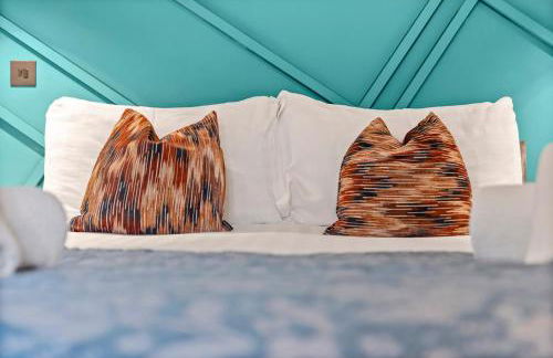 The Oaks Barn - A Countryside Luxury Rural Escape with Hot tub & Fire Pit! Tranquil Group Retreat - Sleeps 8, Pet Friendly & Off road Parking - By Blue Puffin Stays - Photo 18