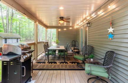 Bear Trail Chalet by Avantstay Retreat w/ Outdoor Living Deck & Fire Pit - Foto 7