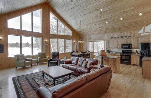 Large Log Home on Lake with Hot Tub - Foto 35
