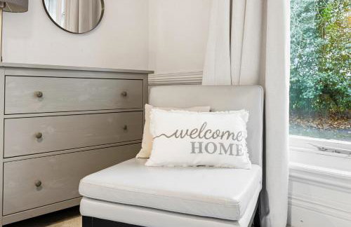 Luxe Victorian Spacious Home Sefton Park with Parking - Foto 18