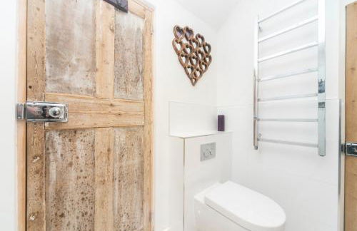 6 bedrooms beautiful home 3 bathrooms, quiet location with garden near Legoland Windsor Heathrow - Foto 39