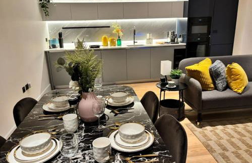 Luxury 2BR- Sleeps 5- Westfield Apartment- 3 min to station- Perfect for Families Shopping - Foto 35