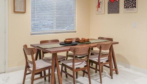 Spacious Disneyland Getaway I Game Room, King Suites & EV Access I Sleeps 14 - Foto 4