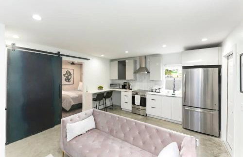 1BD 1BA-Black&White ArtBNB Cottage-Antique Row WPB - Foto 1