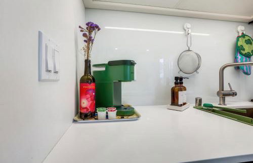 Modern Artist Loft Canvases Coffee and Comfort - Foto 9