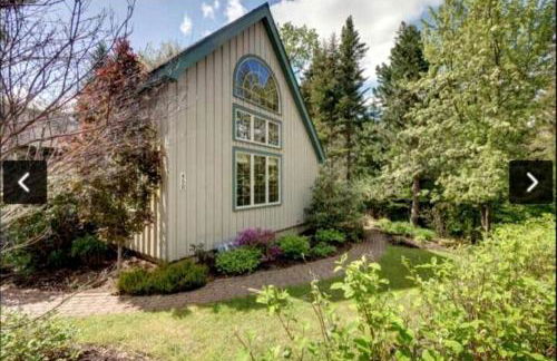 Bright Post & Beam Retreat with Fire Pit & Game Room Near Acadia | Sorrento, Maine - Foto 26