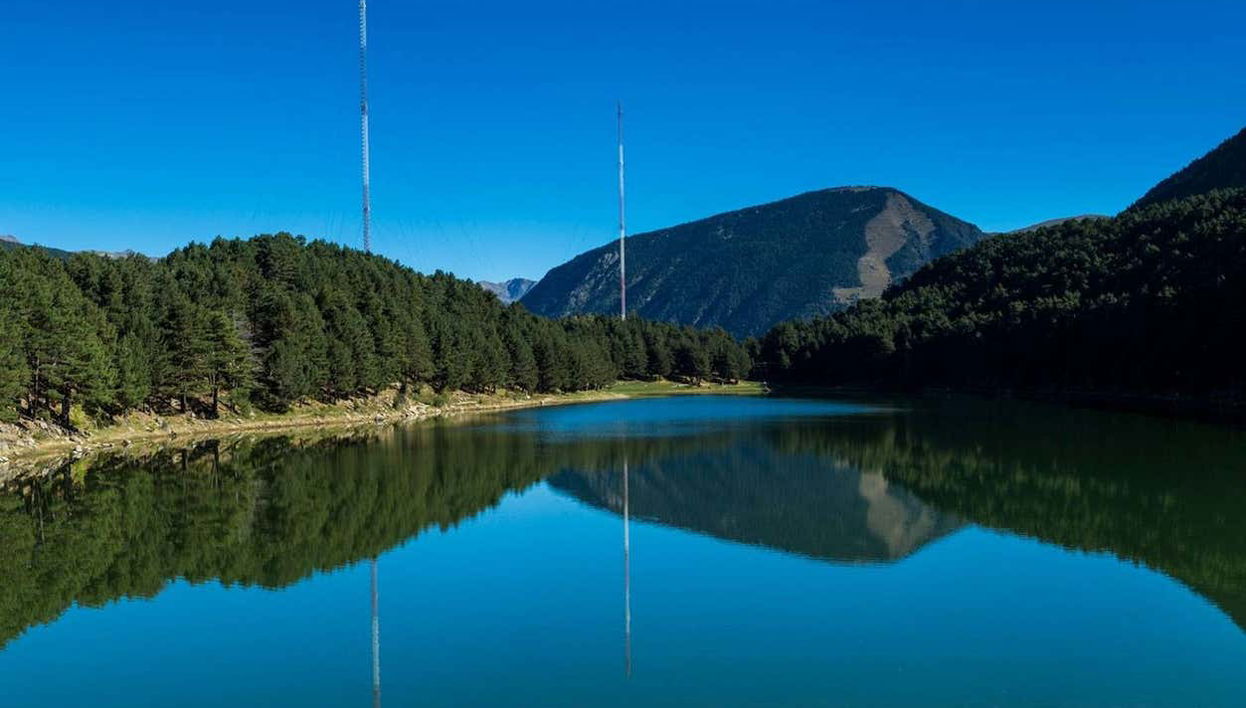 Disfrutando de las vistas del lago