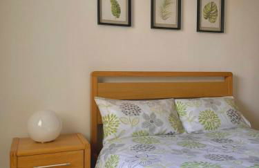 Bright 2-bedroom apartment with parking in Montrose - Photo 18