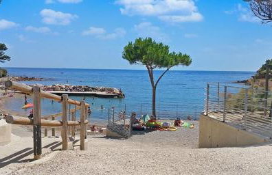 grand studio terrasse de standing, pleine vue village et proche mer - Foto 18