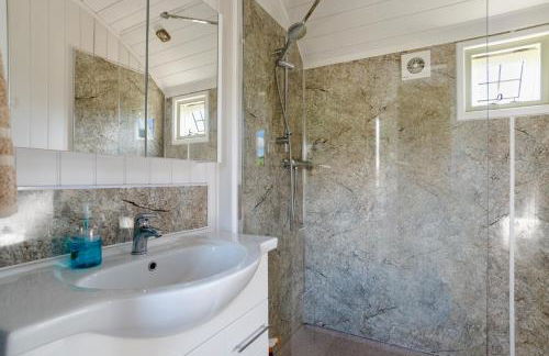 Shepherds View at Oaks Barn Farm Alcester with optional paid for Hot tub - Photo 10