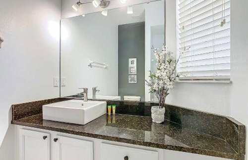 Cozy Townhouse with Private Pool in Kissimmee - Photo 43